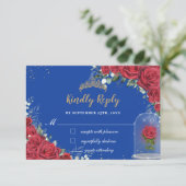 Quinceañera Verzauberte Rote Rose Floral Royal Blu RSVP Karte (Stehend Vorderseite)