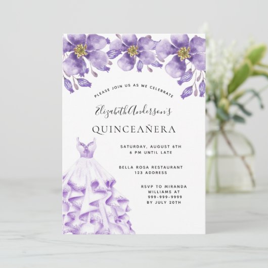Quinceanera violettes weißes Kleid floral elegant Einladung (Stehend Vorderseite)