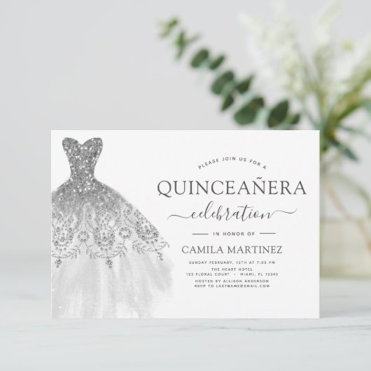 Quinceanera White and Silver Glitzer Sparkone Einladung (Stehend Vorderseite)