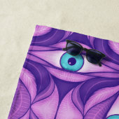 Quirky blaue Augen im mystischen Lila Muster Strandtuch (Beispiel)