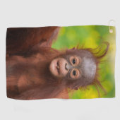 Quirky-Charme eines Orangutan-Babys Golfhandtuch (Horizontal)