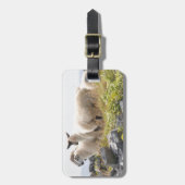 Quirky Designs - Schafe in einem Feld Gepäckanhänger (Vorderseite vertikal)