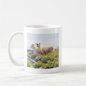 Quirky Designs - Schafe in einem Feld Kaffeetasse (Links)