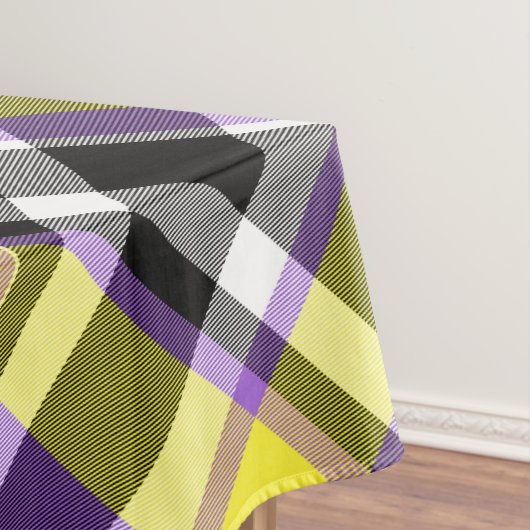 Quirky Eclectic Boho Nonbinary Karo-Stolz-Flagge Tischdecke (Beispiel)