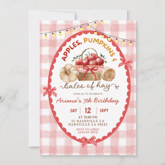 Quirky Gingham Apples Pumpkins und Bales of Hay Einladung (Vorderseite)