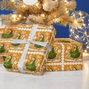 Quirky Goose Christmas Tree Funny Holiday Geschenkpapier