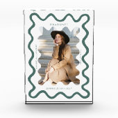 Quirky Green Wavy Line Graduate Keepake Fotoblock (Vorderseite)