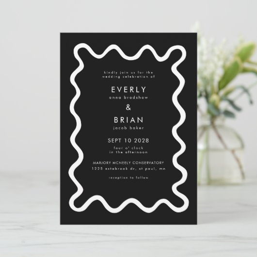 Quirky Hand Drawn Line Black Wedding Einladung (Stehend Vorderseite)