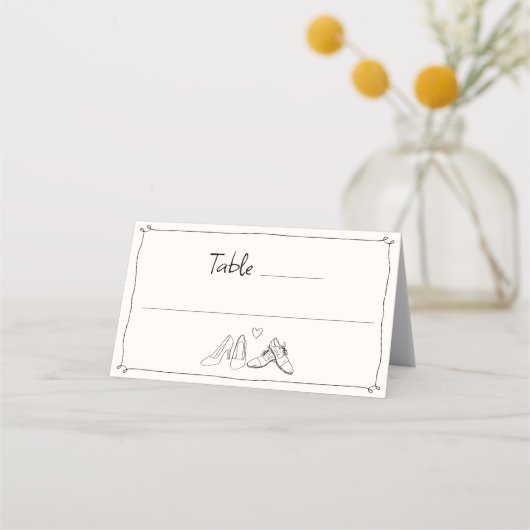 Quirky Hand Drawn Shown Doodle Table Platzkarten (Vorderseite)