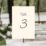 Quirky-handgeschriebene Hochzeit Tischnummer<br><div class="desc">Quirky und whimsical Hochzeitsfeier Tischnummer mit einem schönen handgeschriebenen Schriftart in einem lustigen und spielerischen Stil und vollständig anpassbaren Text. Die Tischnummern sind in einem dunkelgrauen Farbschema auf Ecru gehalten.</div>