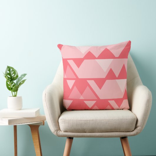 Quirky Jagged Pattern Pink Throw Kissen (Stuhl )