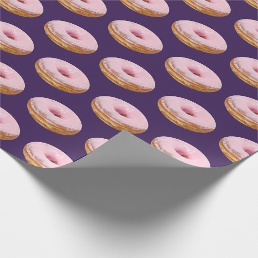 Quirky Pink Glazed Donuts Muster Lila Geschenkpapier (Ecke)