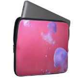 Quirky-Qualle im rosa Wasser Laptopschutzhülle (Vorne Rechts)