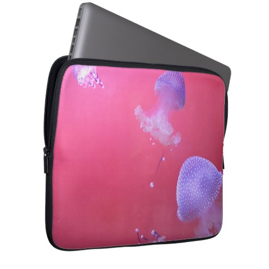 Quirky-Qualle im rosa Wasser Laptopschutzhülle (Vorne Rechts)