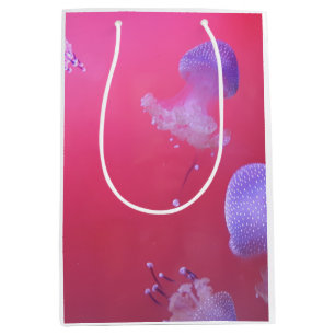 Quirky-Qualle im rosa Wasser Mittlere Geschenktüte
