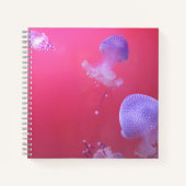 Quirky-Qualle im rosa Wasser Notizblock (Vorderseite)