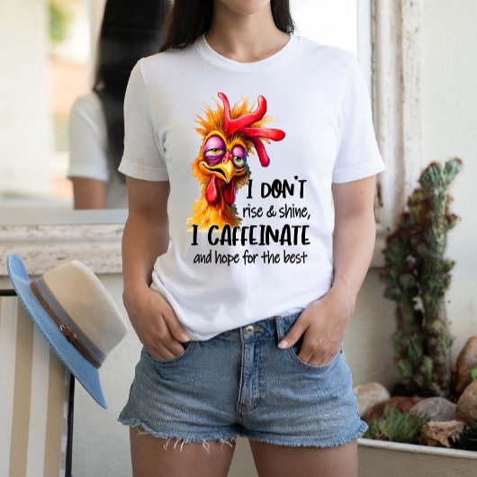 Quirky-Rooster mit komischem Ausdruck T-Shirt
