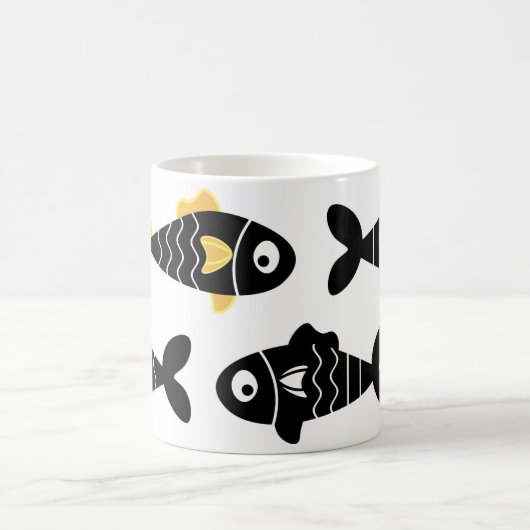 Quirky Seamless Black Fish Pattern mit Gelb Kaffeetasse (Mittel)