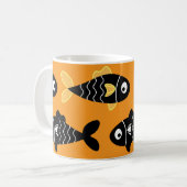 Quirky Seamless Black Fish Pattern mit Gelb Kaffeetasse (Vorderseite Links)