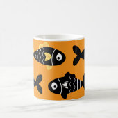 Quirky Seamless Black Fish Pattern mit Gelb Kaffeetasse (Mittel)