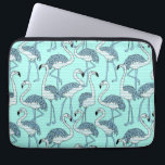 Quirky Striped Türkis Flamingos Muster Laptopschutzhülle<br><div class="desc">Stilvolles und kurioses türkisfarbenes Flamingo-Muster mit gestreiften Flamingos und dezent gestreiften Hintergrund.</div>