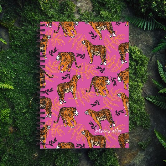 Quirky Tiger Pattern auf hellrosa Planer