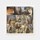"Quokka Chronicles: Eine herzerwärmende FotoCollag Serviette (Vorderseite)