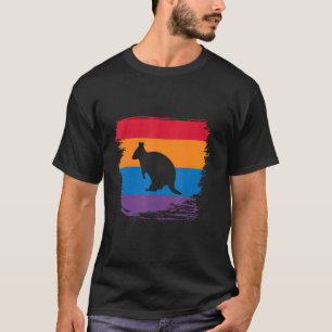 Quokka-Schatten-Silhouette mit farbenfroher Flagge T-Shirt