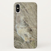 R13 Coyote im Gras Case-Mate iPhone Hülle (Rückseite)