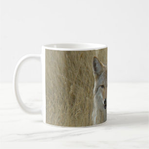 R2 Kojote im hohen Gras Kaffeetasse