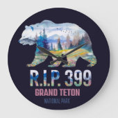 R.I.P. 399 The Queen of the Tetons Bear Große Wanduhr (Vorderseite)