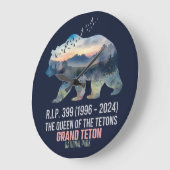 R.I.P. 399 The Queen of the Tetons Bear Große Wanduhr (Winkel)