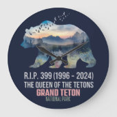R.I.P. 399 The Queen of the Tetons Bear Große Wanduhr (Vorderseite)