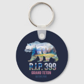 R.I.P. 399 The Queen of the Tetons Bear Schlüsselanhänger (Rückseite)