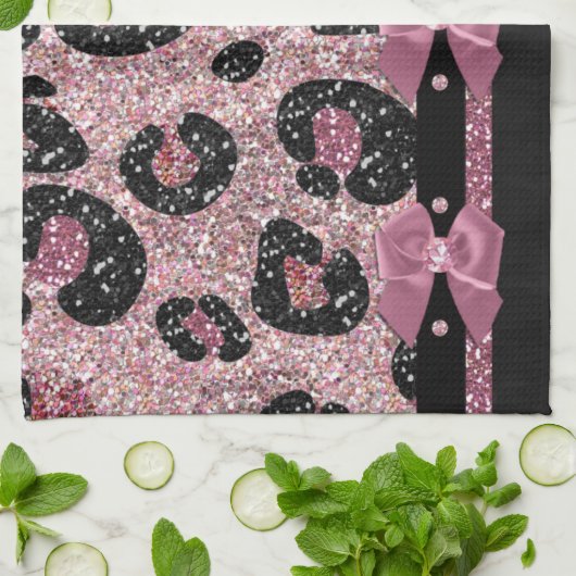 RAB Rockabilly Pink Leopard Print Ribbon Bow Handt Geschirrtuch (Gefaltet)