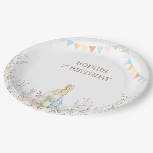 Rabbit Birthday Parade Pappteller (Schrägansicht)