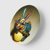 rabbit rabbits toy and easter yellow egg runde wanduhr (Winkel)