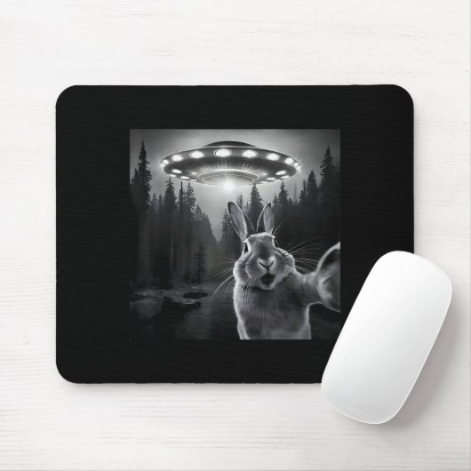Rabbit Selfie With Ufo - Funny Bunny Graphic Alien Mousepad (Mit Mouse)