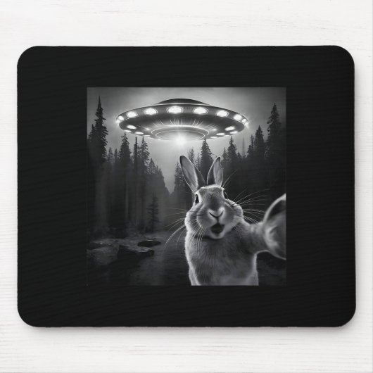 Rabbit Selfie With Ufo - Funny Bunny Graphic Alien Mousepad (Vorne)