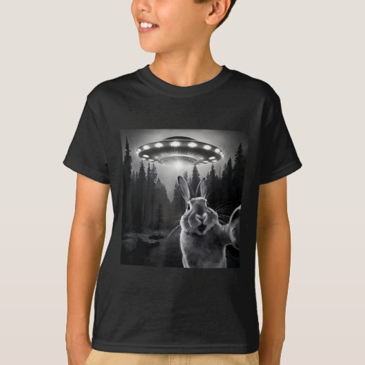 Rabbit Selfie With Ufo - Funny Bunny Graphic Alien T-Shirt (Vorderseite)