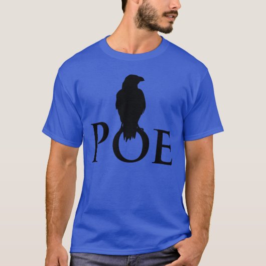 Rabe auf dem Schriftzug POE T-Shirt (Vorderseite)