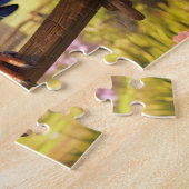 Rabe überblickt Frühlingslandschaft mit Blumen Puzzle (Seite)