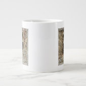 Raccon Nestled Inside a Tremollow Jumbo-Tasse (Vorderseite)