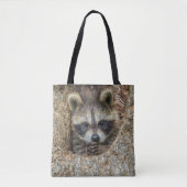 Raccon Nestled Inside a Tremollow Tasche (Vorderseite)