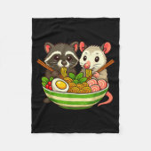 Raccoon And Ossum Eating Ramen Noodles Fleecedecke (Vorderseite)