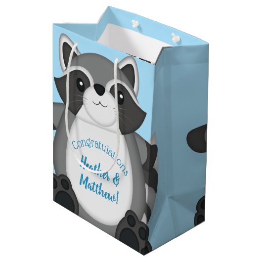 Raccoon Baby Dusche Blue Mittlere Geschenktüte (Rückseite Schrägansicht)