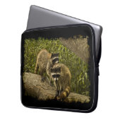 Raccoon Black Edge Laptopschutzhülle (Vorderseite Links)