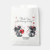 Raccoon Couple Geschenktütchen (Vorderseite)