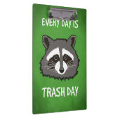 Raccoon, der jeden Tag verschmutzt wird Klemmbrett (Rechts)