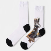 Raccoon Drinking Iced Coffee Socken (Linkes Detail)